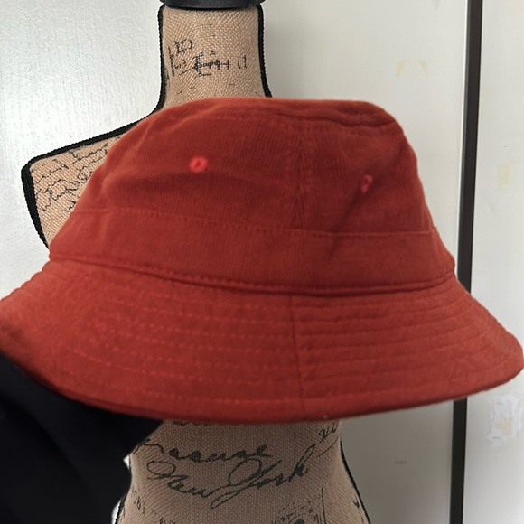 NWOT UO BDG Crochet Knit Bucket Hat - Picture 4 of 8